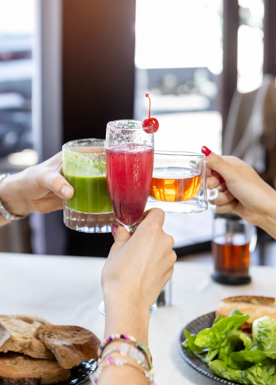 Copa de vino y maridaje en Entre Vinos